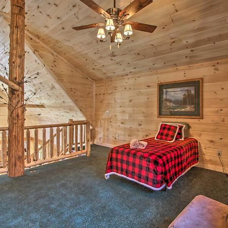 The Phoenix Cabin With Hot Tub In Gatlinburg! Extérieur photo