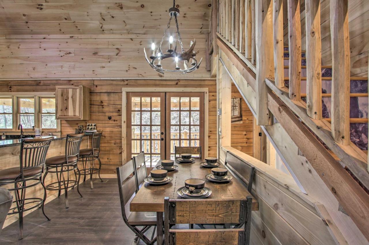The Phoenix Cabin With Hot Tub In Gatlinburg! Extérieur photo