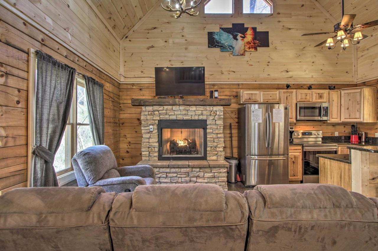The Phoenix Cabin With Hot Tub In Gatlinburg! Extérieur photo