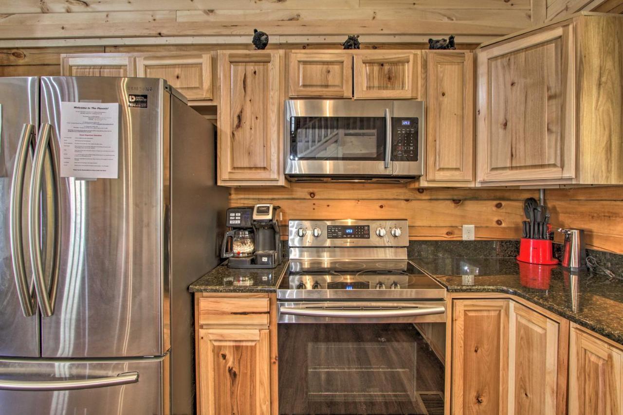 The Phoenix Cabin With Hot Tub In Gatlinburg! Extérieur photo