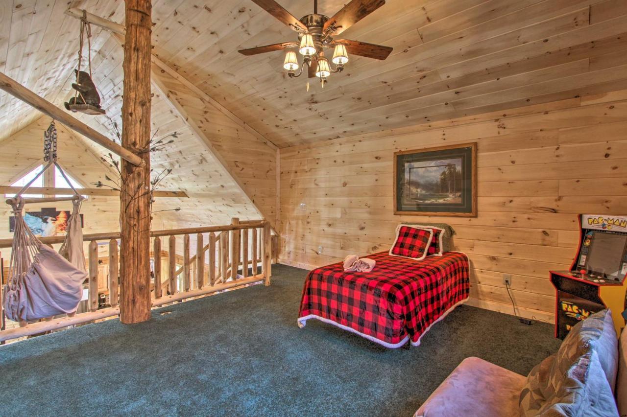 The Phoenix Cabin With Hot Tub In Gatlinburg! Extérieur photo