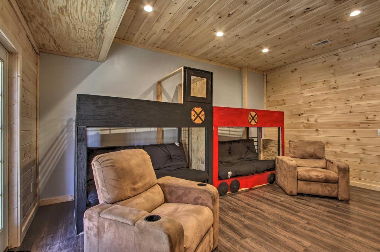 The Phoenix Cabin With Hot Tub In Gatlinburg! Extérieur photo