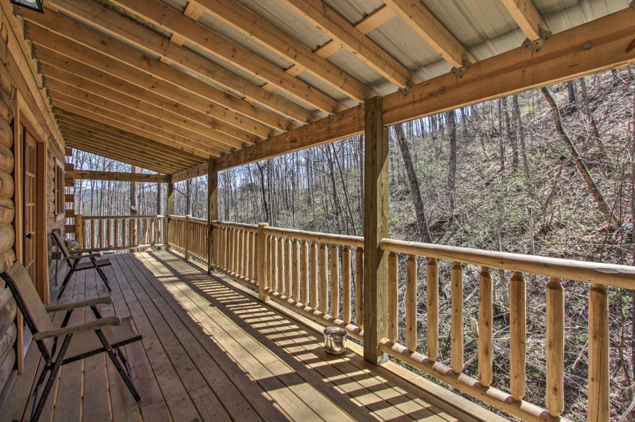 The Phoenix Cabin With Hot Tub In Gatlinburg! Extérieur photo