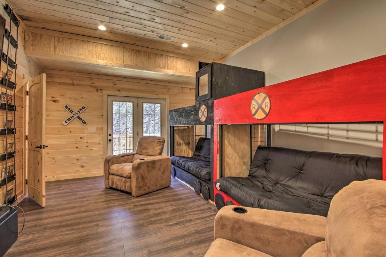 The Phoenix Cabin With Hot Tub In Gatlinburg! Extérieur photo